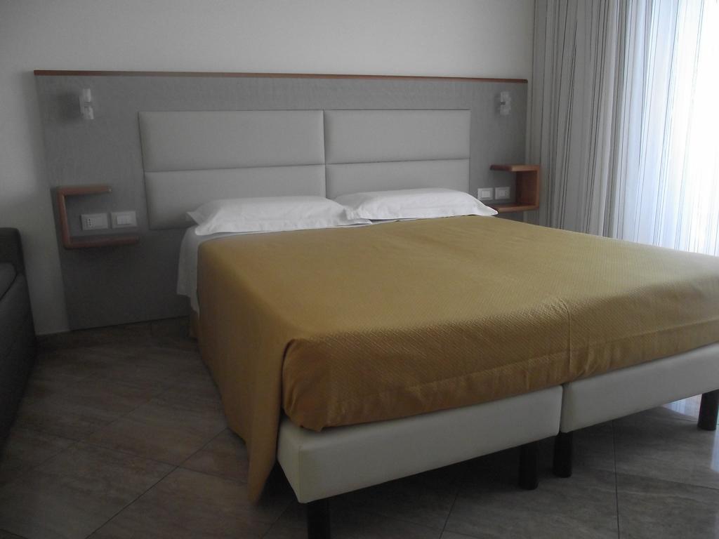 Il Girasole Hotel Terracina Eksteriør billede